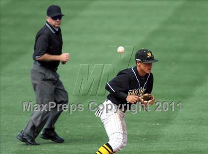 Thumbnail 3 in Chatsworth vs. San Fernando (CIF LACS D1 Final) photogallery.