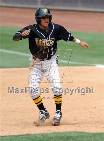 Thumbnail 1 in Chatsworth vs. San Fernando (CIF LACS D1 Final) photogallery.
