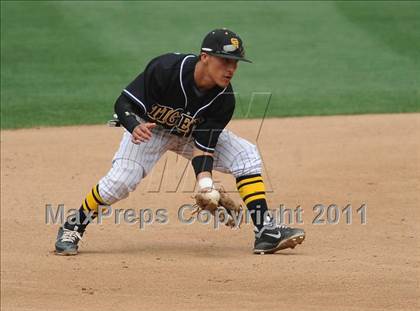 Thumbnail 1 in Chatsworth vs. San Fernando (CIF LACS D1 Final) photogallery.