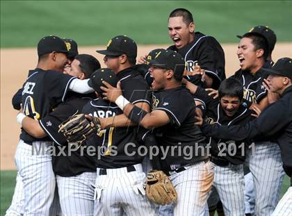 Thumbnail 3 in Chatsworth vs. San Fernando (CIF LACS D1 Final) photogallery.