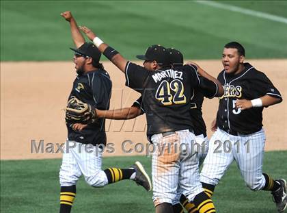 Thumbnail 3 in Chatsworth vs. San Fernando (CIF LACS D1 Final) photogallery.