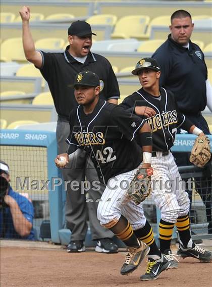 Thumbnail 1 in Chatsworth vs. San Fernando (CIF LACS D1 Final) photogallery.