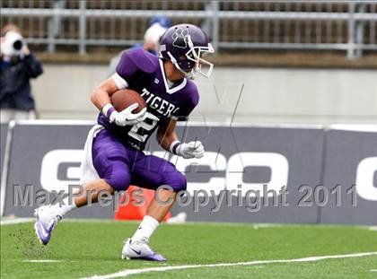 Thumbnail 3 in St. Xavier vs. Pickerington Central (Kirk Herbstreit National Kickoff Classic) photogallery.