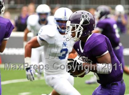 Thumbnail 3 in St. Xavier vs. Pickerington Central (Kirk Herbstreit National Kickoff Classic) photogallery.