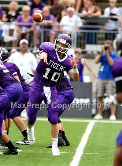 Thumbnail 1 in St. Xavier vs. Pickerington Central (Kirk Herbstreit National Kickoff Classic) photogallery.