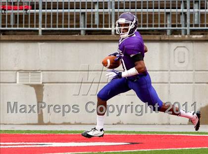 Thumbnail 1 in St. Xavier vs. Pickerington Central (Kirk Herbstreit National Kickoff Classic) photogallery.