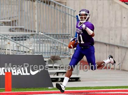 Thumbnail 3 in St. Xavier vs. Pickerington Central (Kirk Herbstreit National Kickoff Classic) photogallery.