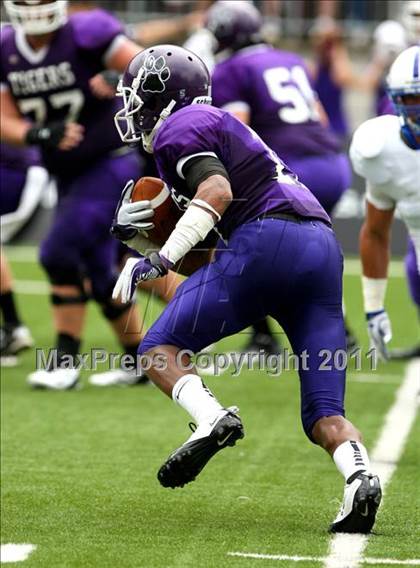 Thumbnail 2 in St. Xavier vs. Pickerington Central (Kirk Herbstreit National Kickoff Classic) photogallery.