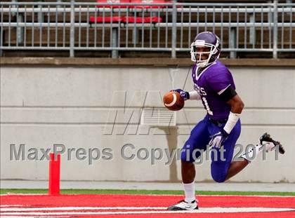 Thumbnail 2 in St. Xavier vs. Pickerington Central (Kirk Herbstreit National Kickoff Classic) photogallery.