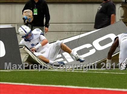 Thumbnail 2 in St. Xavier vs. Pickerington Central (Kirk Herbstreit National Kickoff Classic) photogallery.