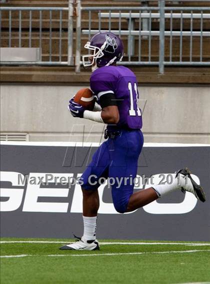 Thumbnail 3 in St. Xavier vs. Pickerington Central (Kirk Herbstreit National Kickoff Classic) photogallery.