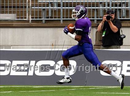 Thumbnail 2 in St. Xavier vs. Pickerington Central (Kirk Herbstreit National Kickoff Classic) photogallery.