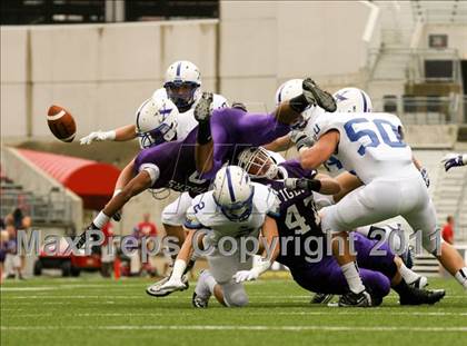Thumbnail 1 in St. Xavier vs. Pickerington Central (Kirk Herbstreit National Kickoff Classic) photogallery.
