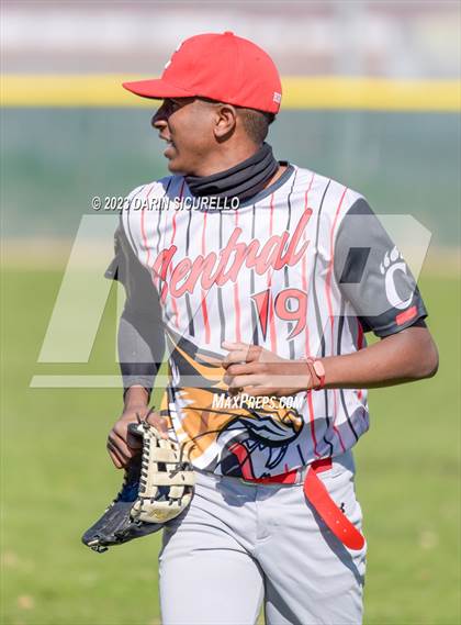 Thumbnail 2 in Central @ Cesar Chavez (D-Backs Chase Your Dreams Baseball Classic) photogallery.