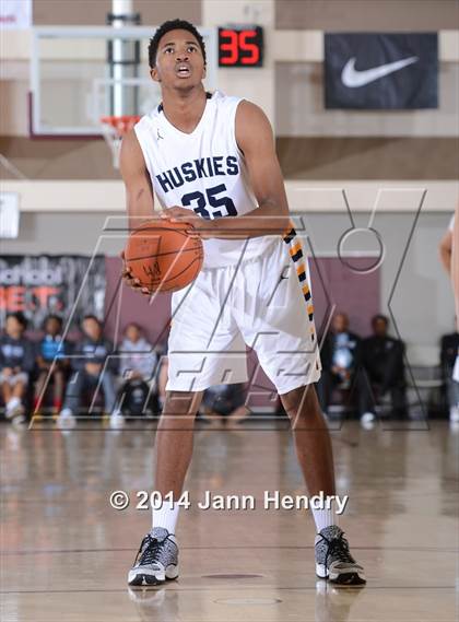 Thumbnail 1 in Murrieta Mesa vs JW North (MaxPreps Holiday Classic) photogallery.