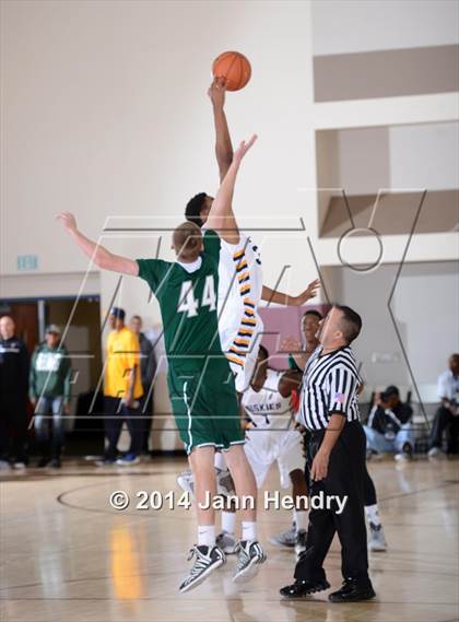 Thumbnail 3 in Murrieta Mesa vs JW North (MaxPreps Holiday Classic) photogallery.