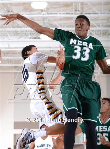 Thumbnail 3 in Murrieta Mesa vs JW North (MaxPreps Holiday Classic) photogallery.