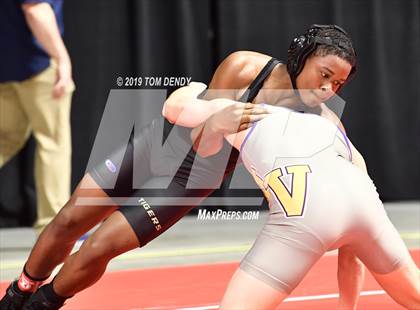 Thumbnail 2 in UIL 6A District 10 Championships photogallery.