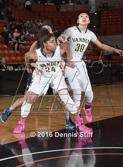 Thumbnail 3 in Vanden vs. Elk Grove (CIF SJS D2 Semifinal) photogallery.