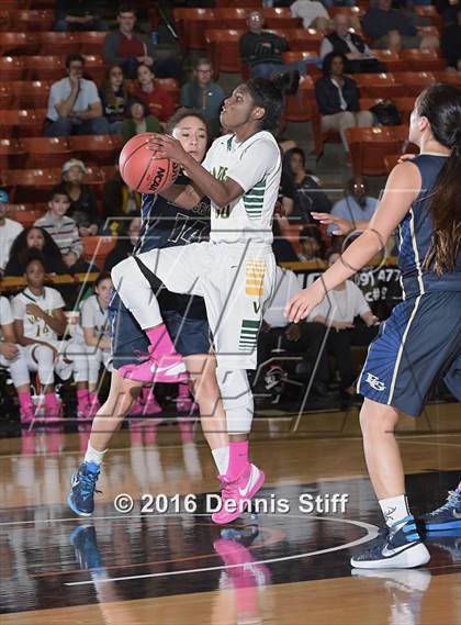 Thumbnail 2 in Vanden vs. Elk Grove (CIF SJS D2 Semifinal) photogallery.