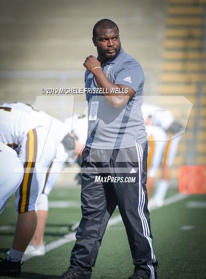 Thumbnail 1 in Santana vs. Serra (CIF SDS Division 4 Final) photogallery.