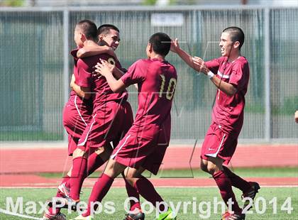 Thumbnail 2 in Royal vs. Southwest (CIF SoCal Regional D2 Final) photogallery.