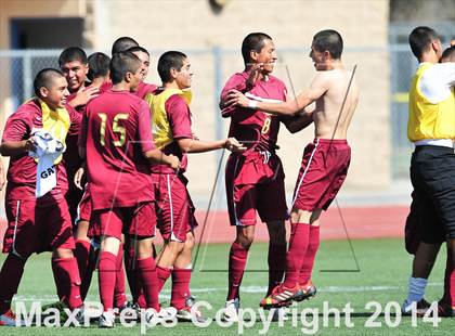 Thumbnail 2 in Royal vs. Southwest (CIF SoCal Regional D2 Final) photogallery.
