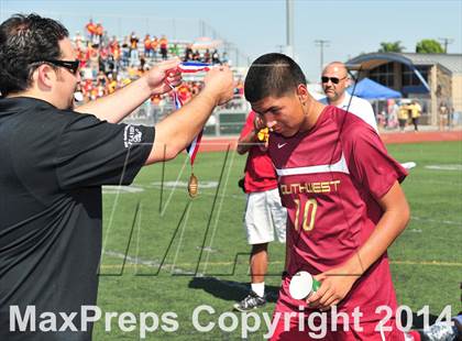 Thumbnail 2 in Royal vs. Southwest (CIF SoCal Regional D2 Final) photogallery.