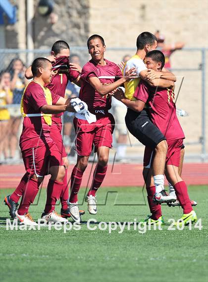 Thumbnail 2 in Royal vs. Southwest (CIF SoCal Regional D2 Final) photogallery.