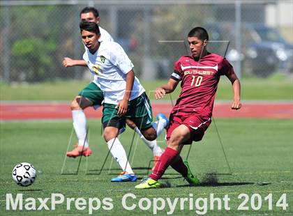 Thumbnail 1 in Royal vs. Southwest (CIF SoCal Regional D2 Final) photogallery.