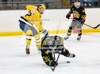 Thumbnail 2 in Glenbrook South vs. Glenbrook North photogallery.