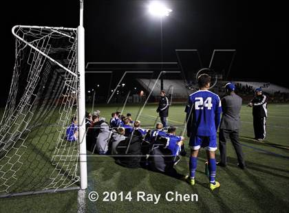 Thumbnail 2 in Mountain Vista vs. Broomfield (CHSAA 5A Playoff Round of 16) photogallery.