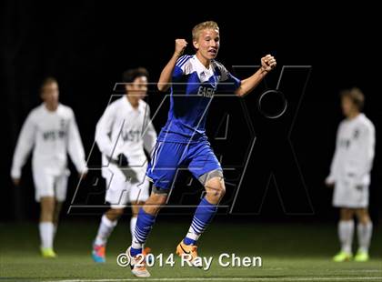 Thumbnail 3 in Mountain Vista vs. Broomfield (CHSAA 5A Playoff Round of 16) photogallery.