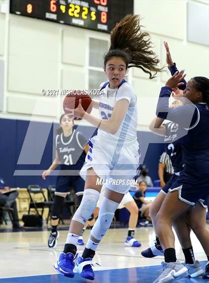 Thumbnail 3 in Sierra Canyon vs. Windward photogallery.