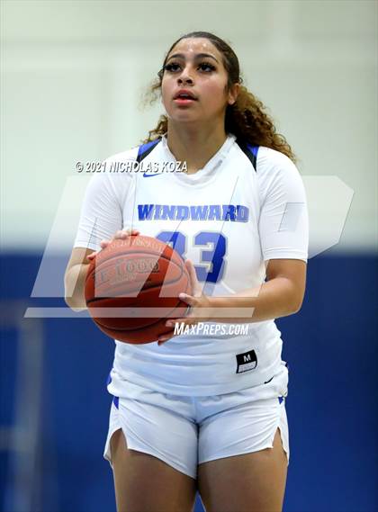 Thumbnail 1 in Sierra Canyon vs. Windward photogallery.