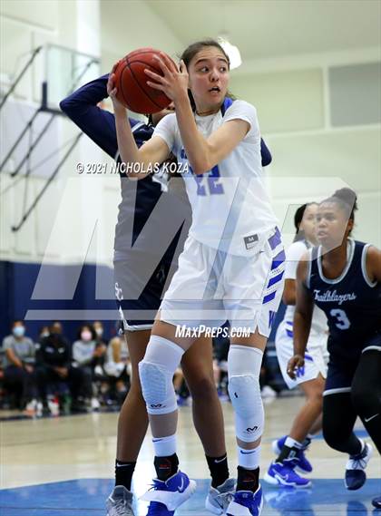 Thumbnail 1 in Sierra Canyon vs. Windward photogallery.