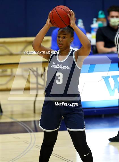 Thumbnail 3 in Sierra Canyon vs. Windward photogallery.