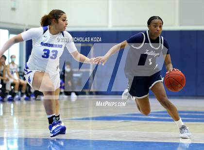 Thumbnail 2 in Sierra Canyon vs. Windward photogallery.