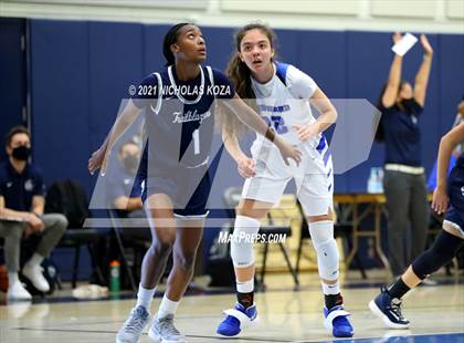 Thumbnail 3 in Sierra Canyon vs. Windward photogallery.
