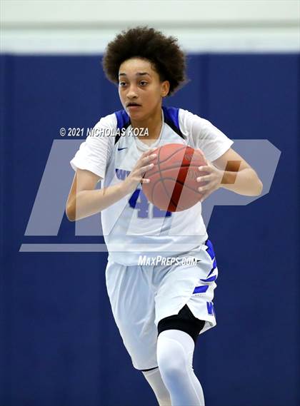 Thumbnail 2 in Sierra Canyon vs. Windward photogallery.