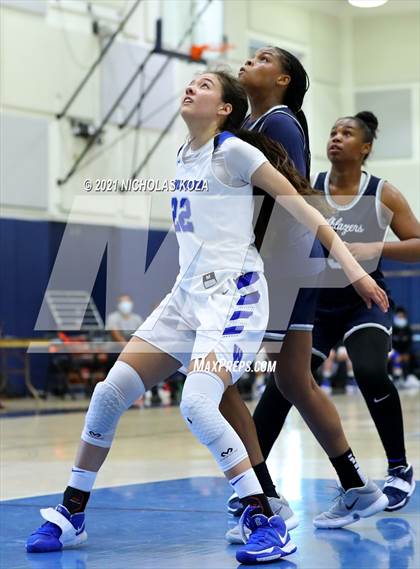 Thumbnail 2 in Sierra Canyon vs. Windward photogallery.
