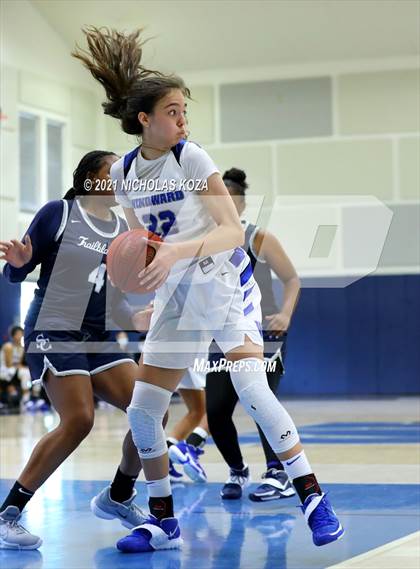 Thumbnail 3 in Sierra Canyon vs. Windward photogallery.