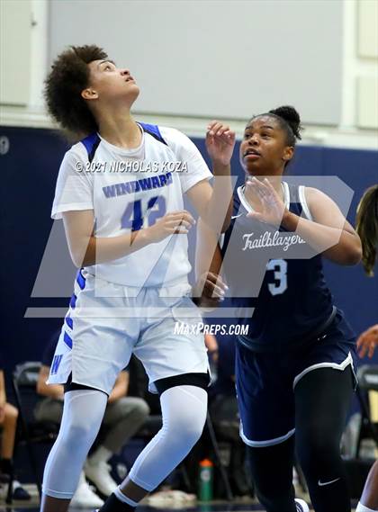 Thumbnail 2 in Sierra Canyon vs. Windward photogallery.