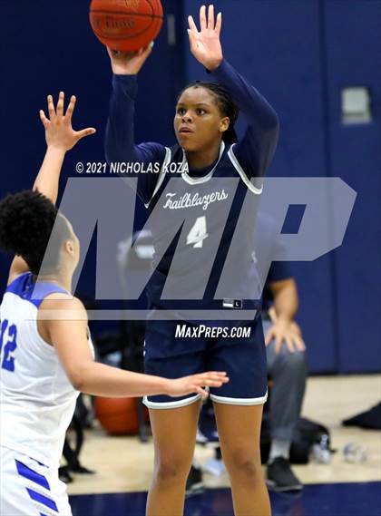Thumbnail 2 in Sierra Canyon vs. Windward photogallery.