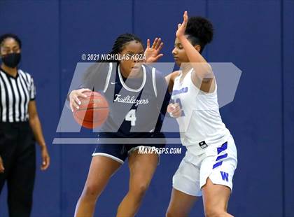 Thumbnail 1 in Sierra Canyon vs. Windward photogallery.