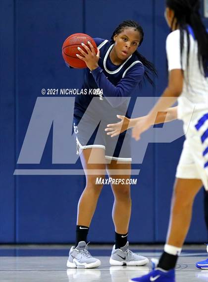 Thumbnail 1 in Sierra Canyon vs. Windward photogallery.