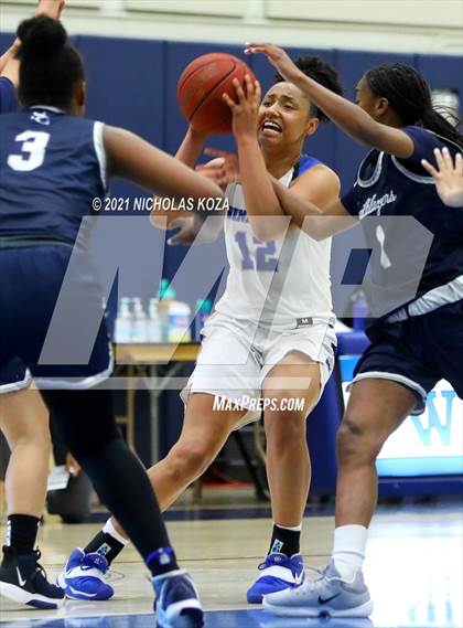 Thumbnail 1 in Sierra Canyon vs. Windward photogallery.