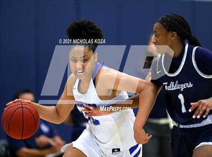 Thumbnail 2 in Sierra Canyon vs. Windward photogallery.