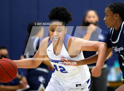 Thumbnail 1 in Sierra Canyon vs. Windward photogallery.