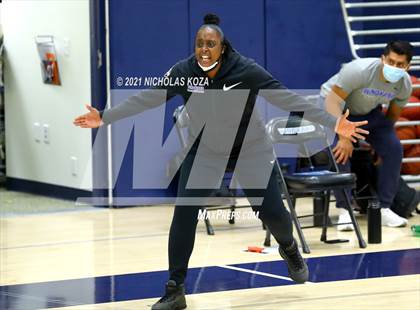 Thumbnail 2 in Sierra Canyon vs. Windward photogallery.